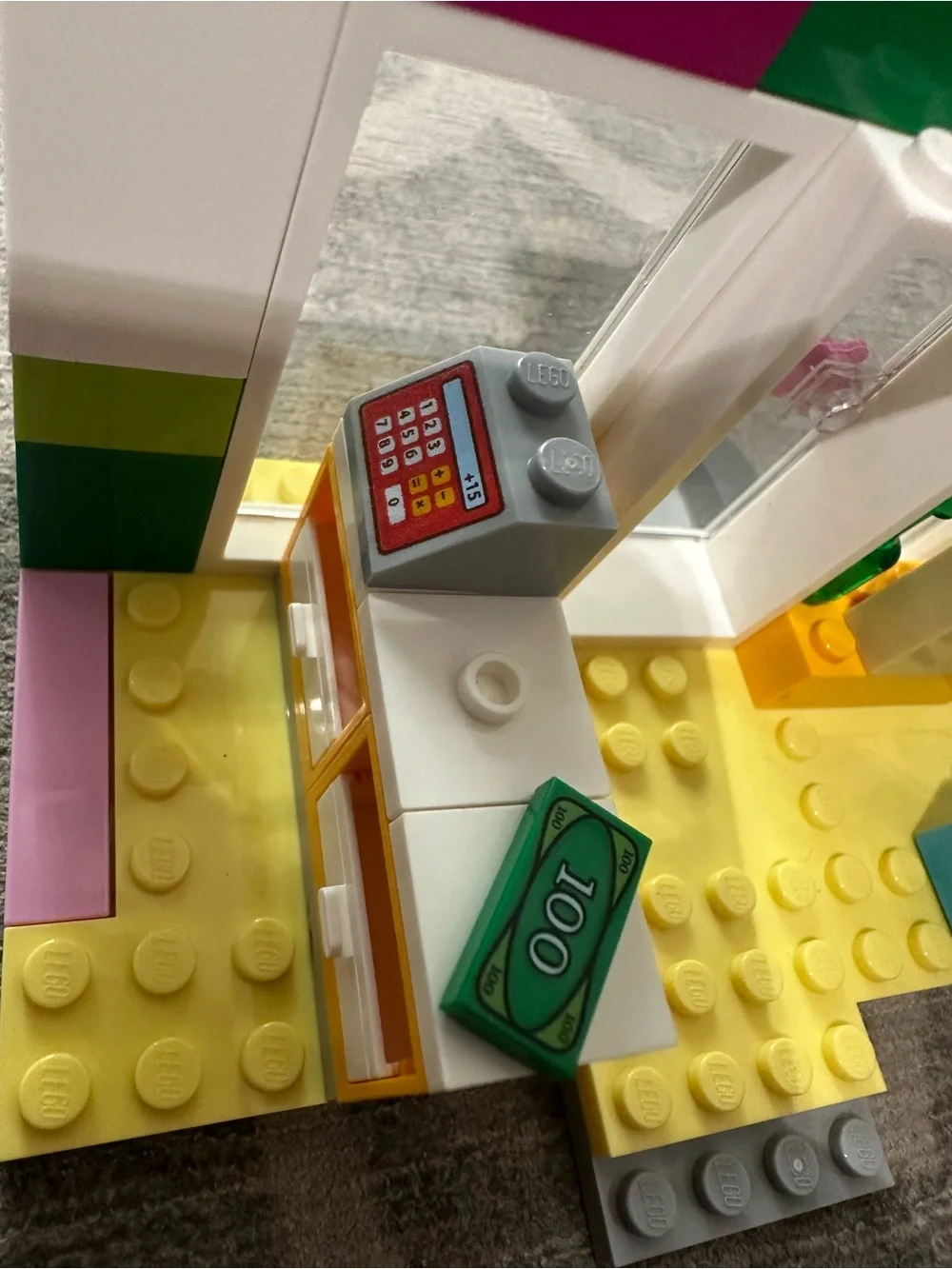 LEGO Juniors Supermarket Suitcase (10684)